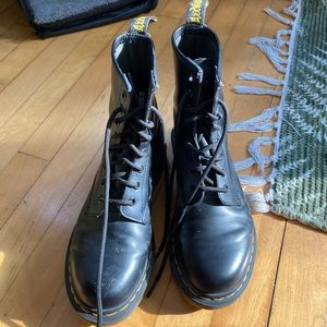 Dr. Martens 1460 WOMEN'S SMOOTH LEATHER LACE UP BOOTS